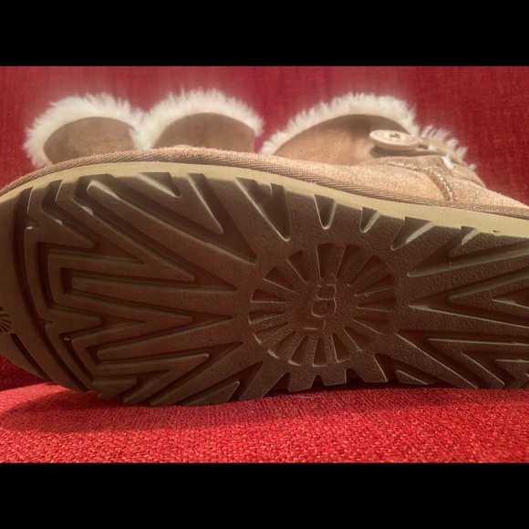 Ugg’s - Picture 3 of 4